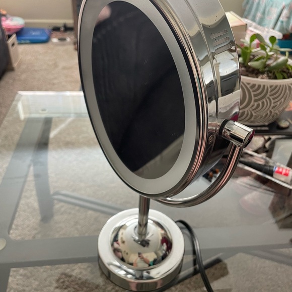 Conair light up mirror - Picture 5 of 6